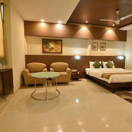 Hotel Dibrugarh Club House Esterno foto