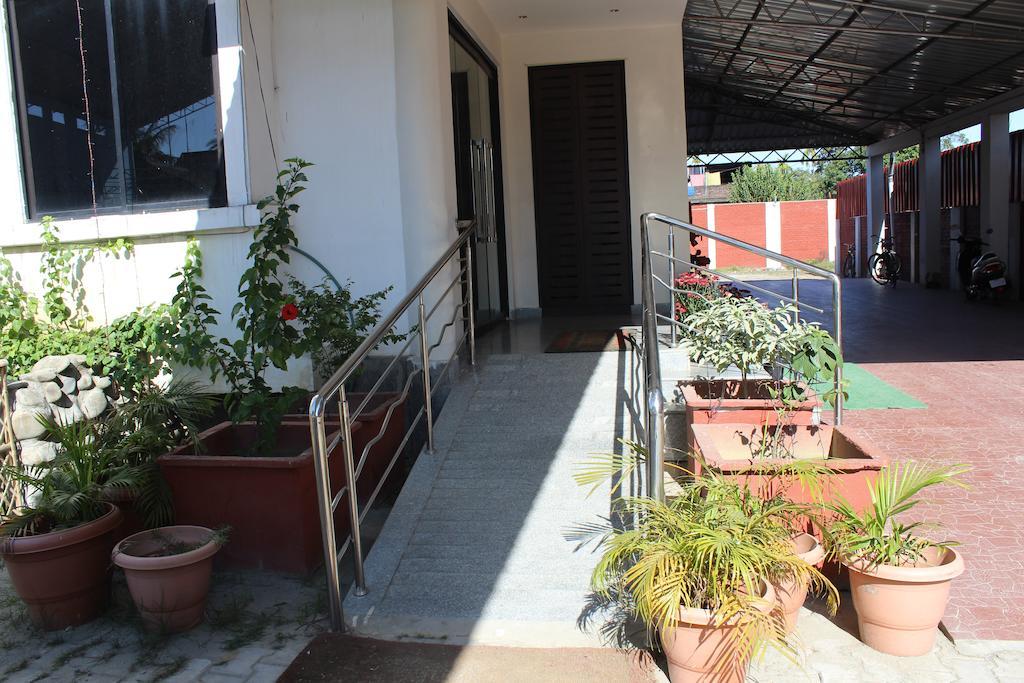 Hotel Dibrugarh Club House Esterno foto