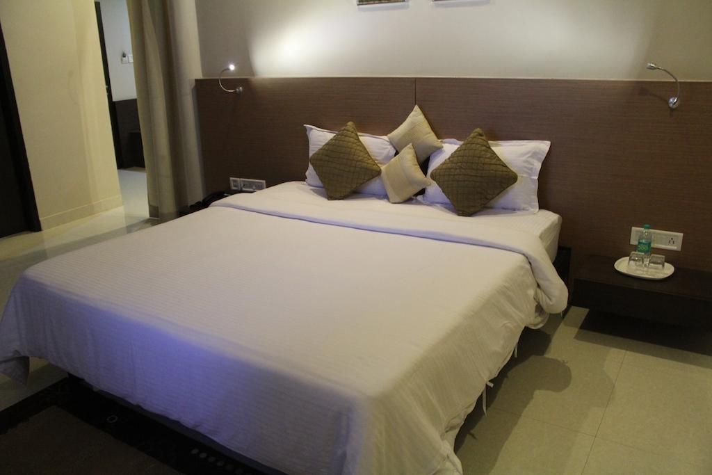 Hotel Dibrugarh Club House Esterno foto