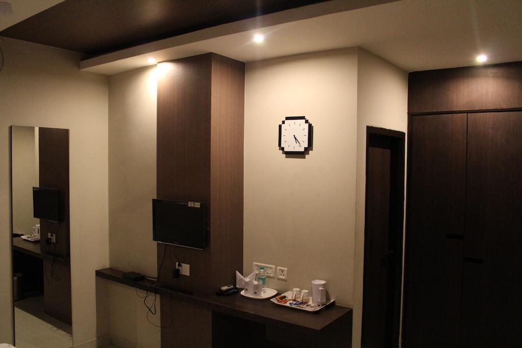 Hotel Dibrugarh Club House Esterno foto