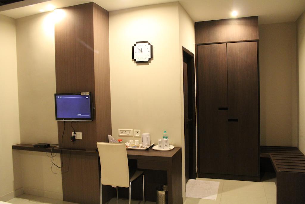 Hotel Dibrugarh Club House Esterno foto
