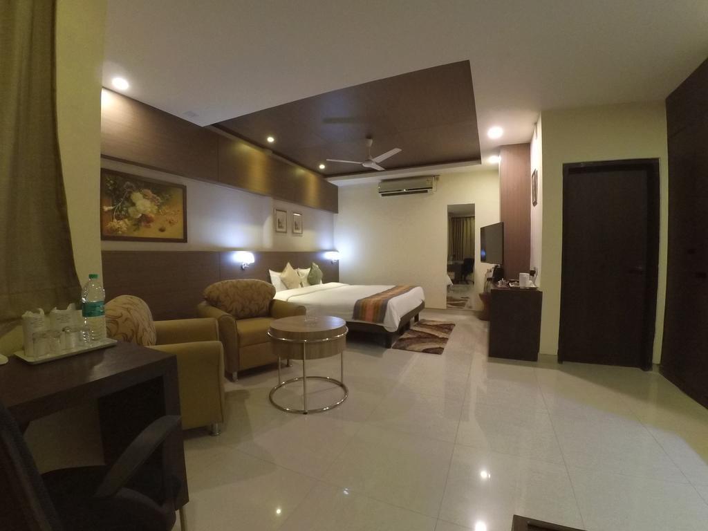 Hotel Dibrugarh Club House Esterno foto