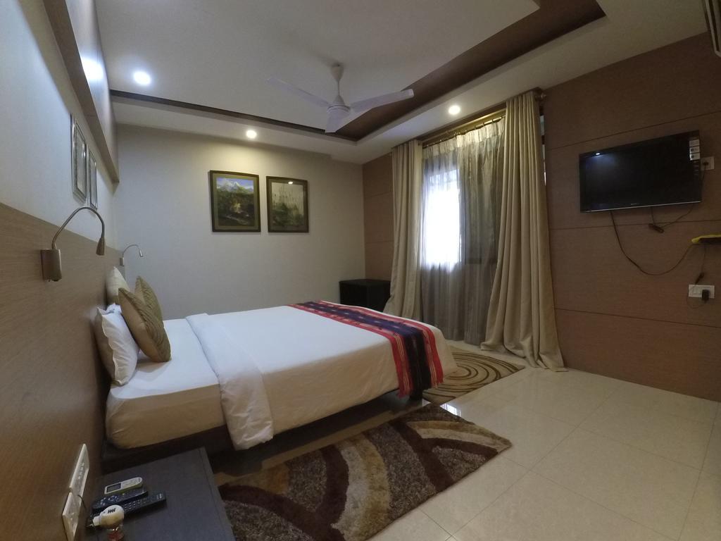 Hotel Dibrugarh Club House Esterno foto