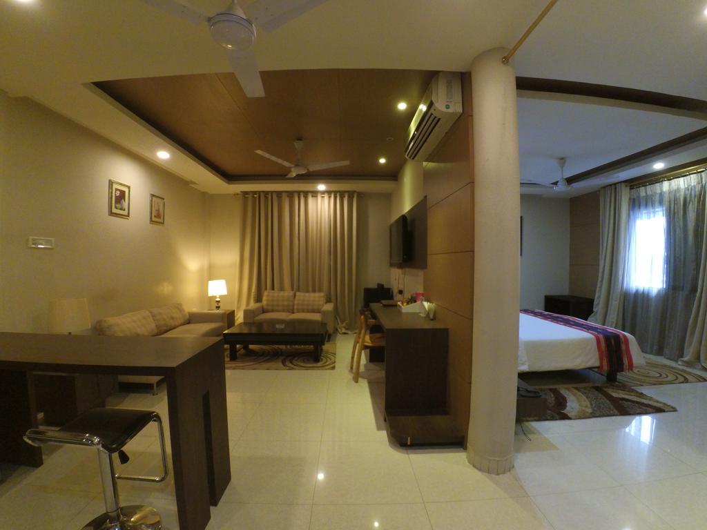 Hotel Dibrugarh Club House Esterno foto