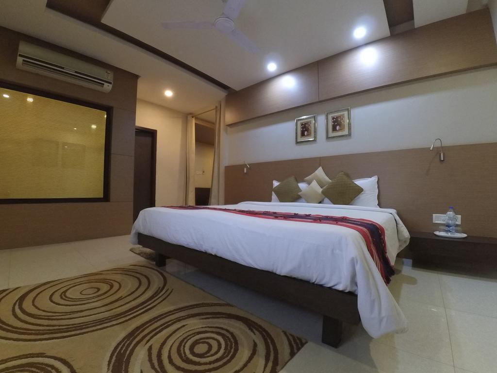 Hotel Dibrugarh Club House Esterno foto