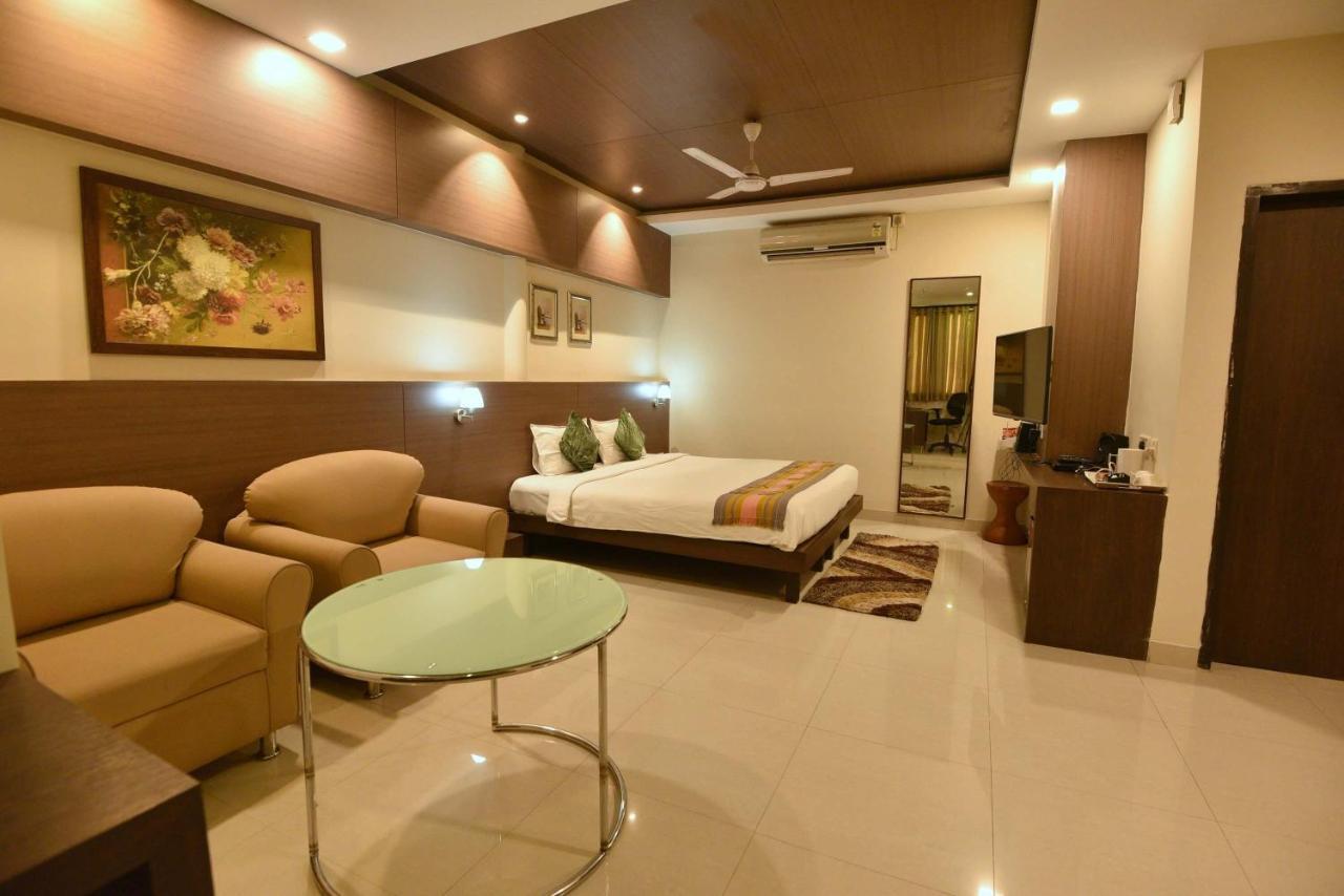 Hotel Dibrugarh Club House Esterno foto