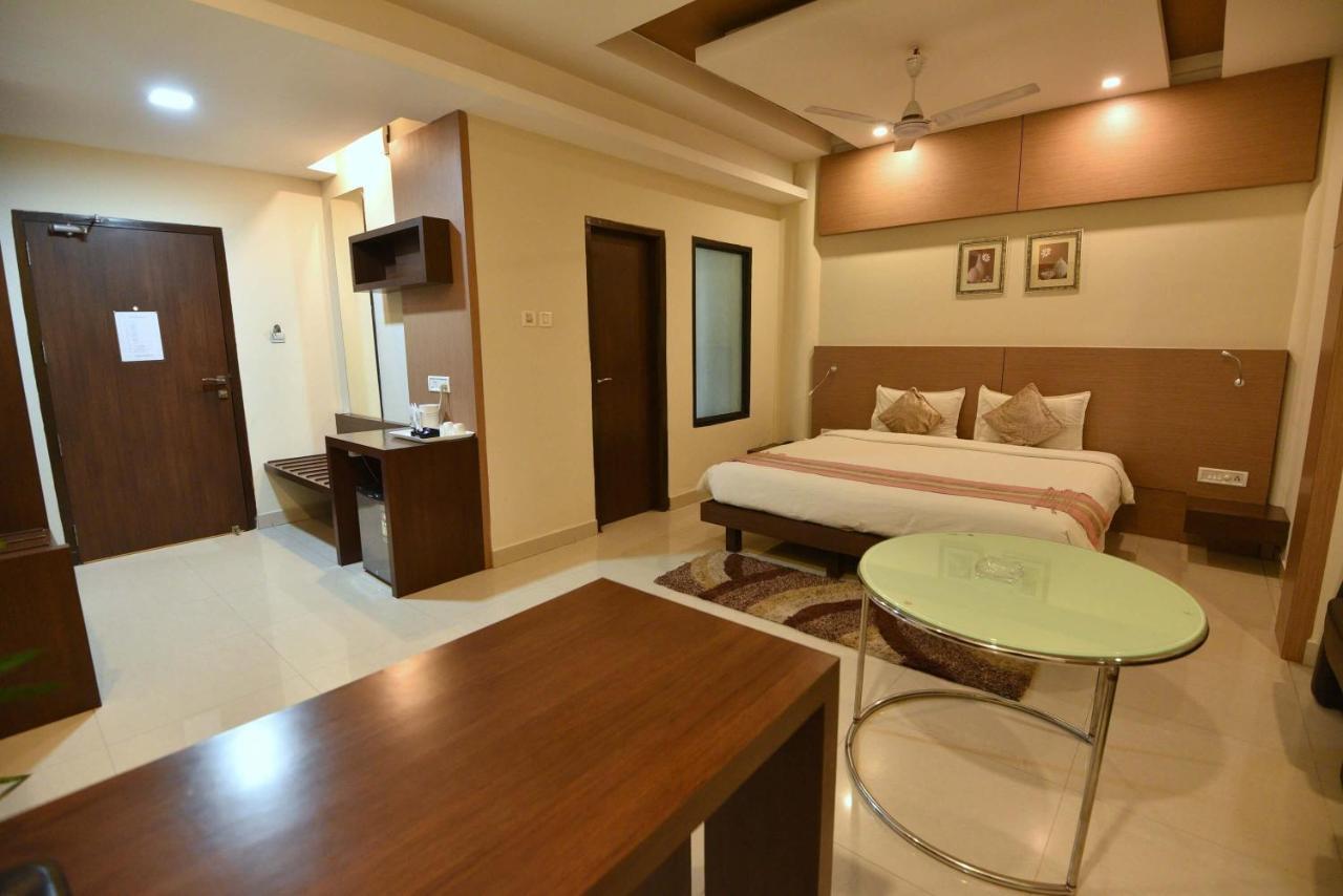 Hotel Dibrugarh Club House Esterno foto
