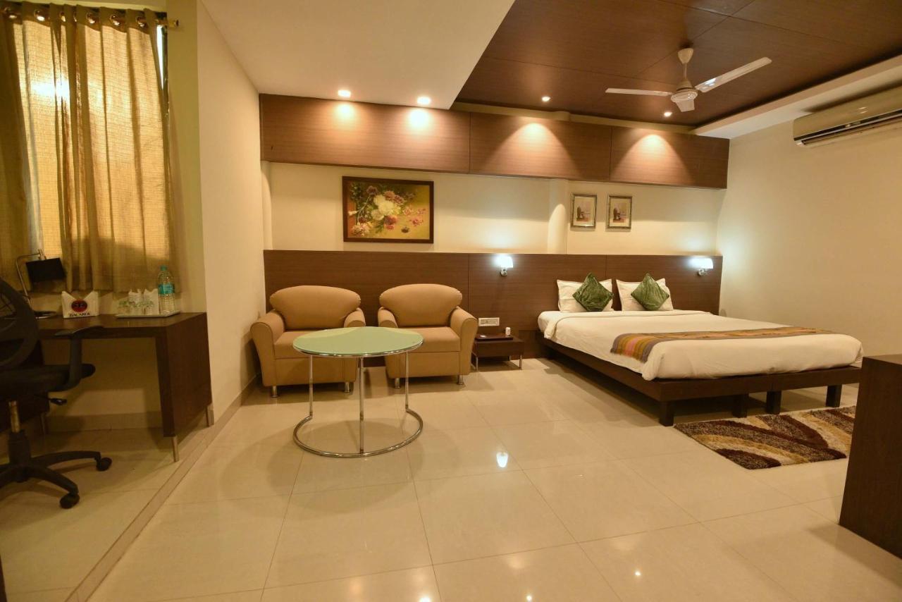 Hotel Dibrugarh Club House Esterno foto