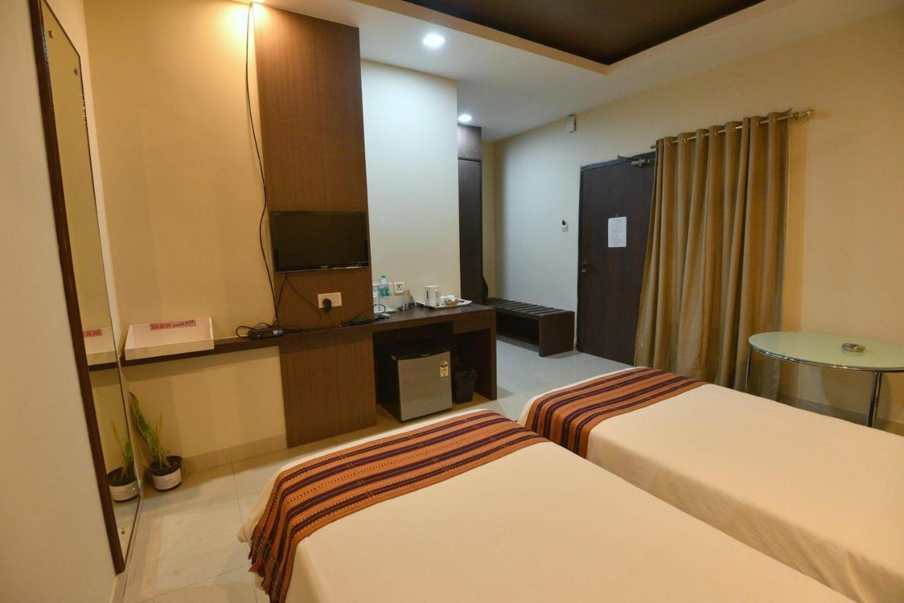 Hotel Dibrugarh Club House Esterno foto