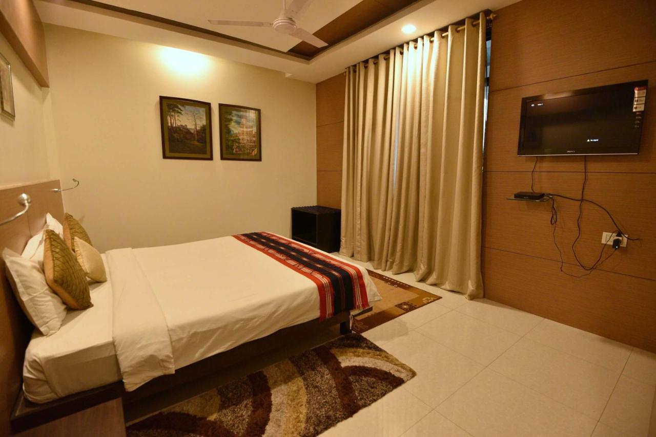 Hotel Dibrugarh Club House Esterno foto