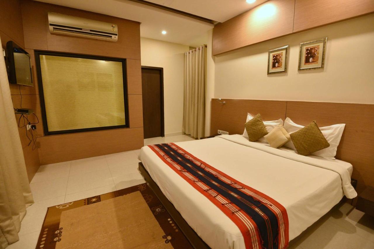 Hotel Dibrugarh Club House Esterno foto
