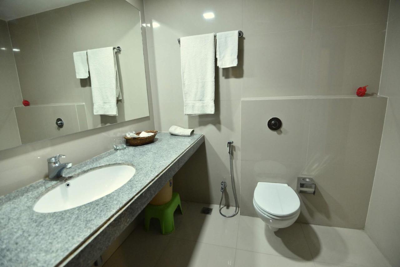 Hotel Dibrugarh Club House Esterno foto