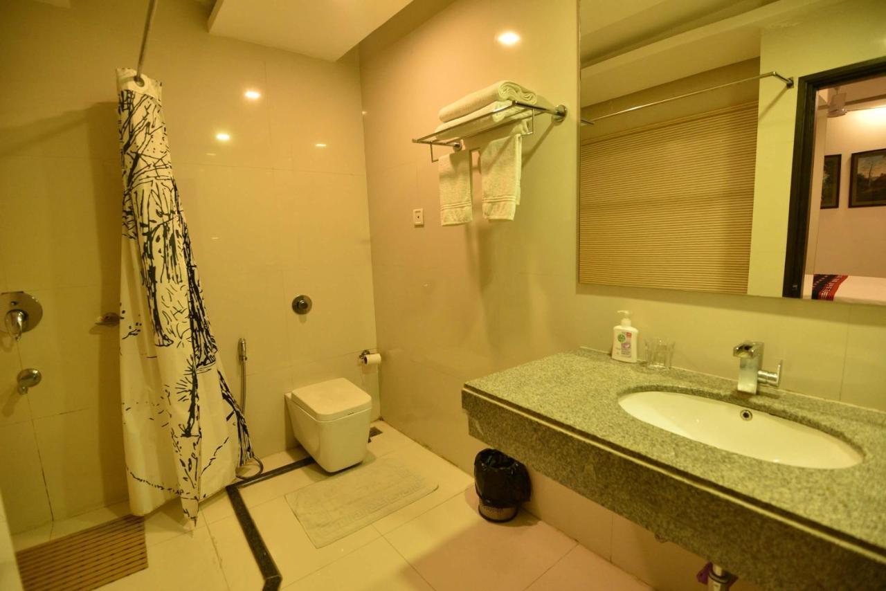 Hotel Dibrugarh Club House Esterno foto
