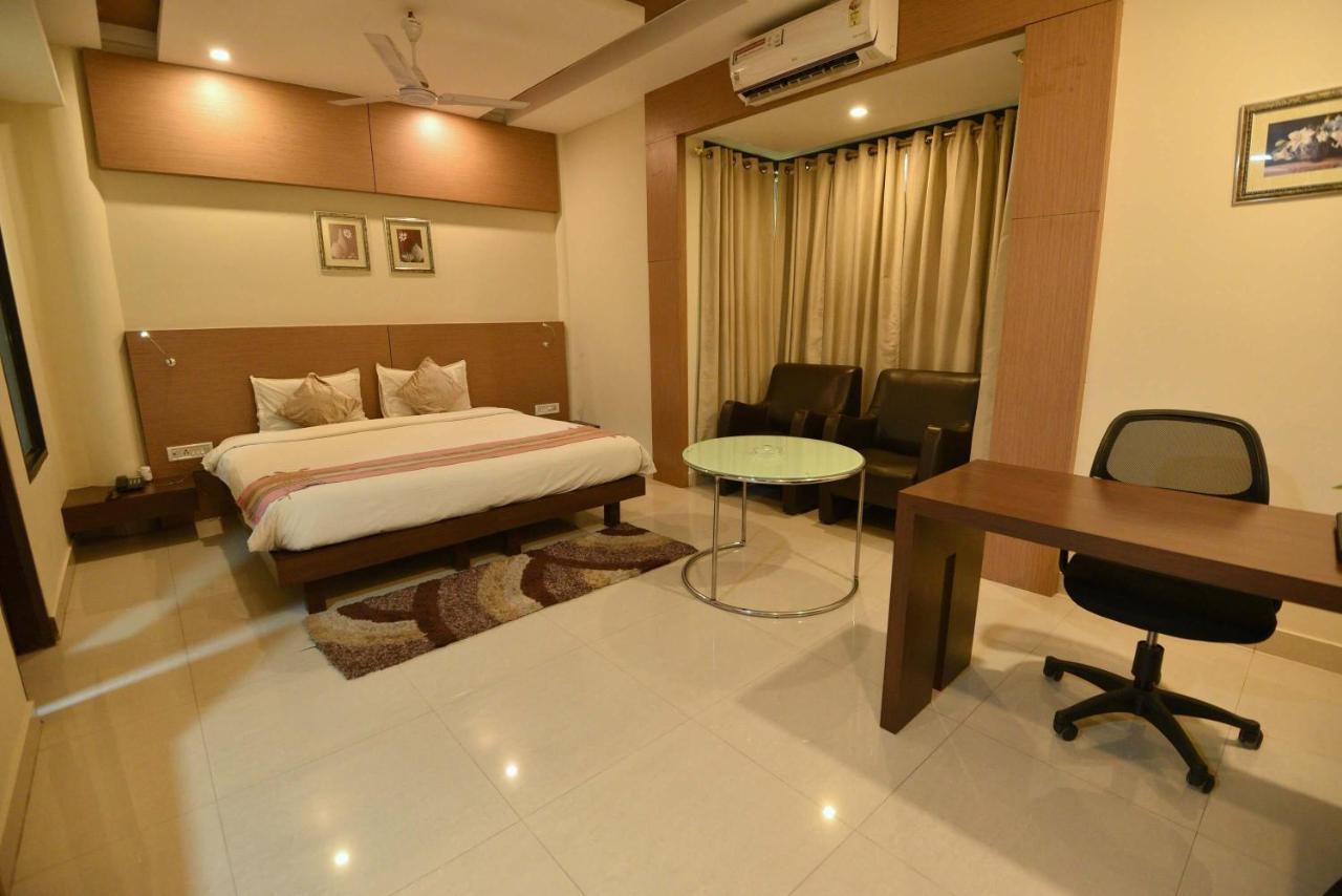 Hotel Dibrugarh Club House Esterno foto
